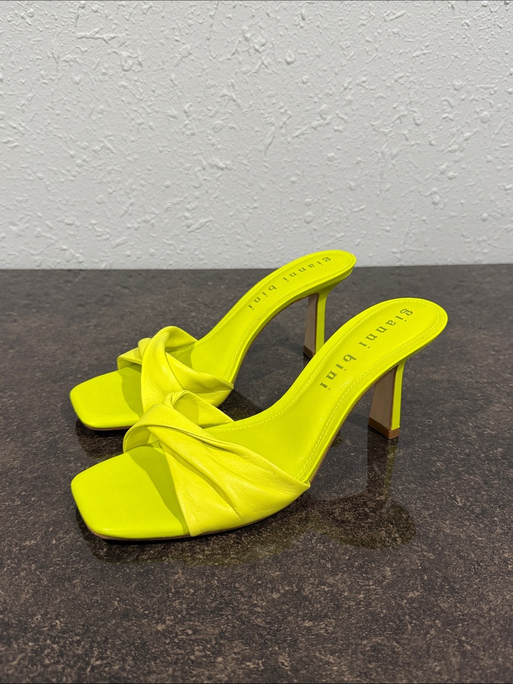 Gianni Bini Neon Green Leather Square Toe Twist Band Dress Sandal Size 8M Y2K